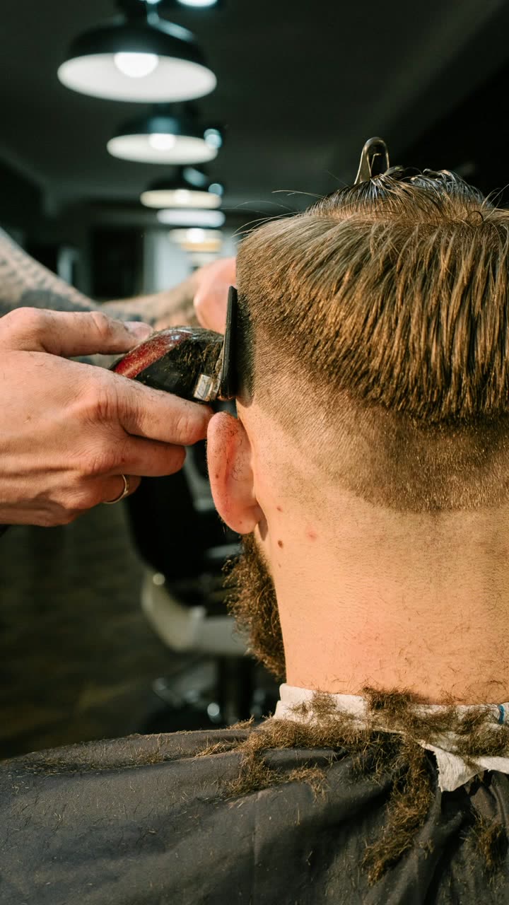 Herren-Schnitt mit sauberem Fade